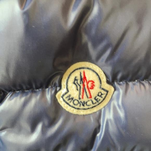 Adorable boys Moncler vest, 100% authentic - Picture 3 of 5